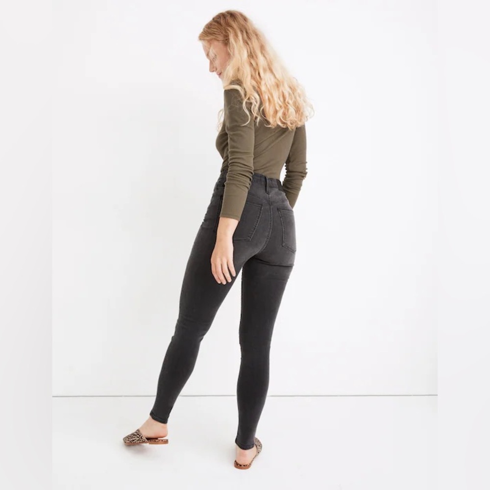 Madewell Curvy Roadtripper Supersoft Jeans in Ashmont Wash - Picture 2 of 7